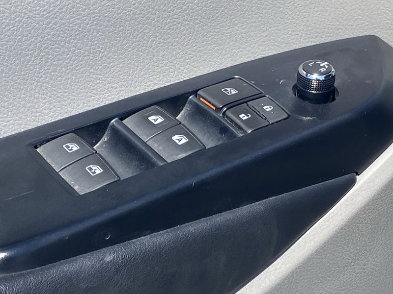 Used 2015 Toyota Highlander XLEImage 19