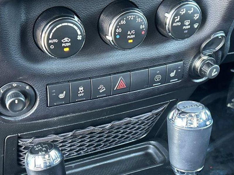 Used 2018 Jeep Wrangler JK Unlimited RubiconImage 26