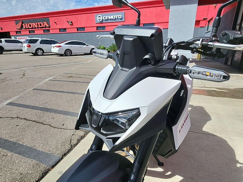 New 2025 Honda CB750 HORNET Image 17