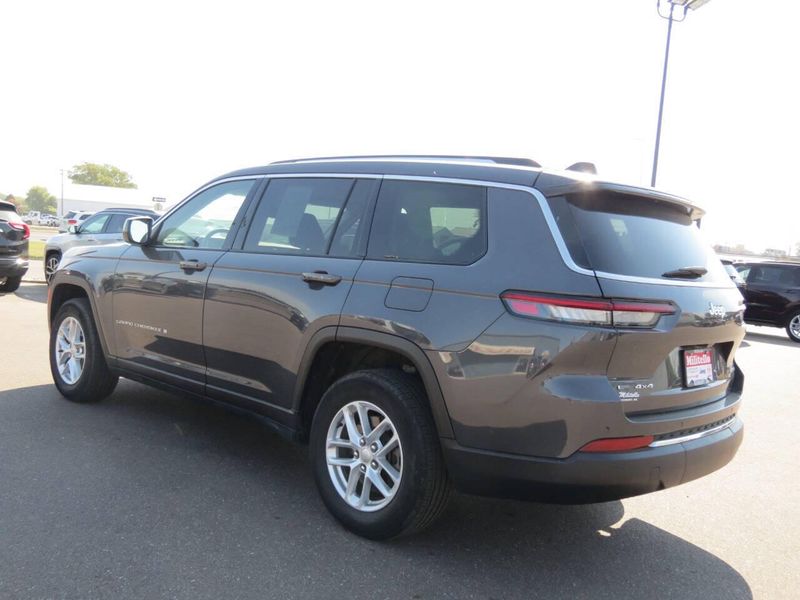 Used 2022 Jeep Grand Cherokee L Laredo 4x4 4dr SUVImage 4