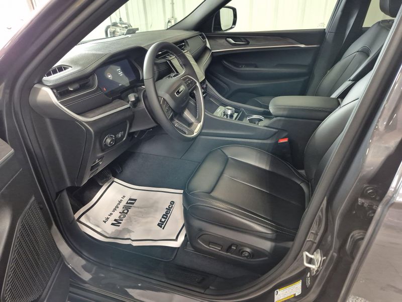 2025 Jeep Grand Cherokee L Limited 4x4Image 26