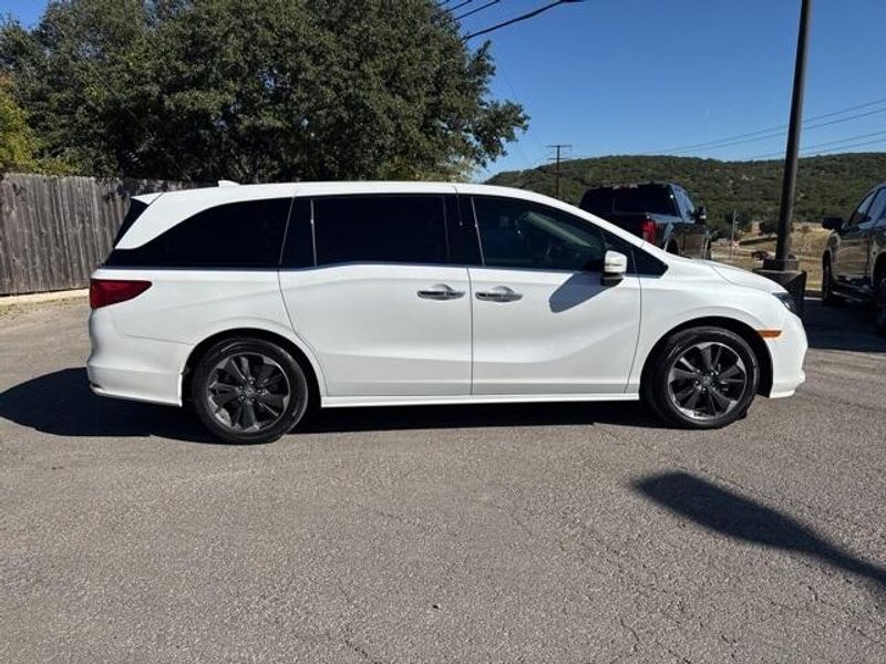 2022 Honda Odyssey Elite photo 4