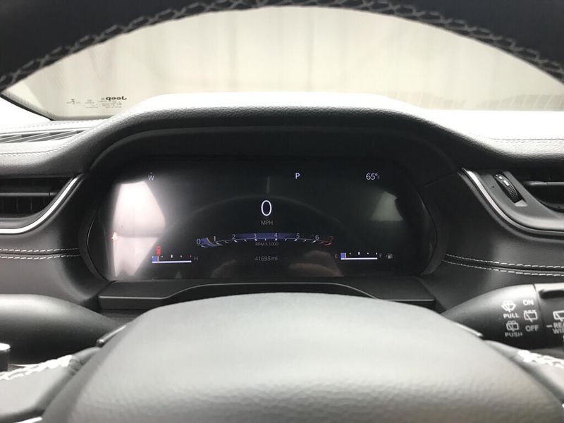 Used 2022 Jeep Grand Cherokee L LimitedImage 5