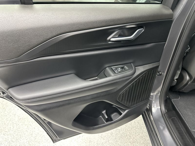 Used 2025 Jeep Grand Cherokee Altitude XImage 12