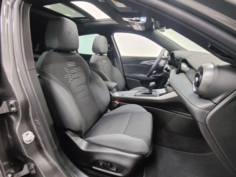 Used 2025 Alfa Romeo Tonale 2.0T AWD w/SunroofImage 5