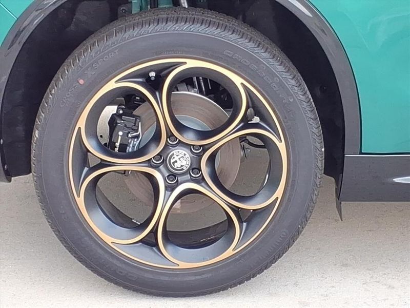 New 2025 Alfa Romeo Stelvio IntensaImage 7