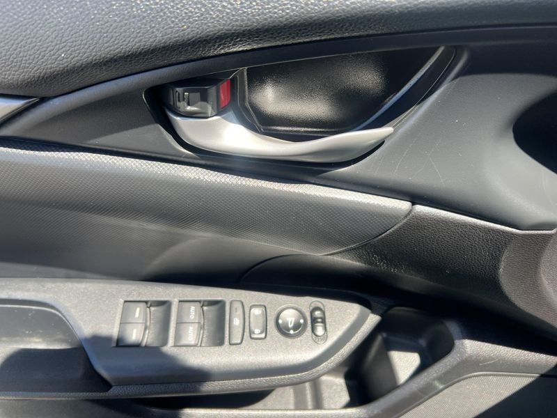 2019 Honda Civic Hatchback LXImage 6
