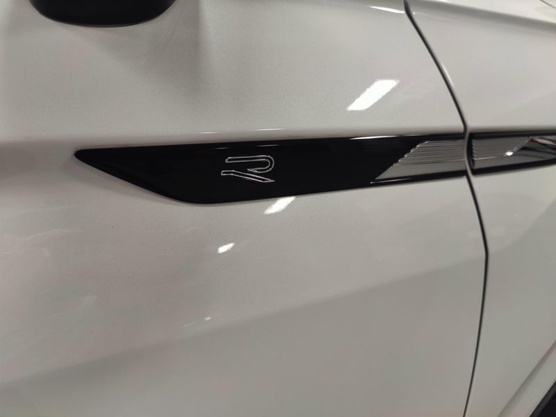 Used 2024 Volkswagen Tiguan AWD SEL R-Line w/Sunroof/NavImage 4