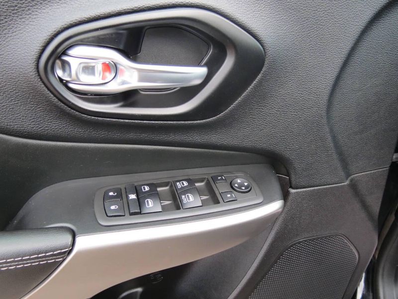 Used 2021 Jeep Cherokee 80th Anniversary Edition 4x4 4dr SUVImage 18