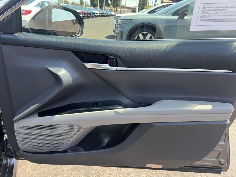 Used 2019 Toyota Camry SEImage 24