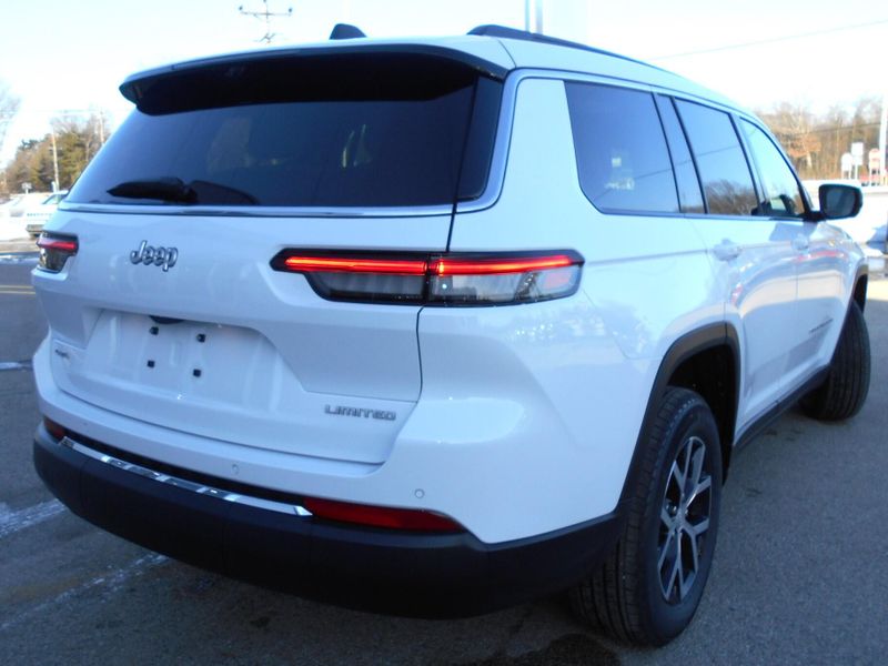 2025 Jeep Grand Cherokee L Limited 4x4Image 35