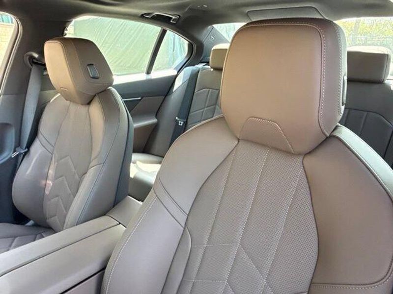 Used 2027 BMW i5 eDrive40Image 17