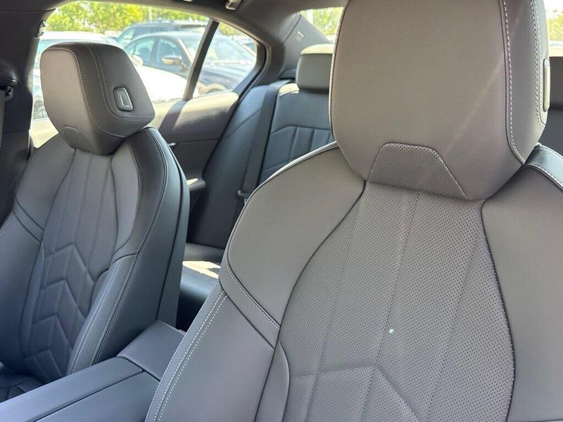 New 2027 BMW 5 Series 530i xDriveImage 20
