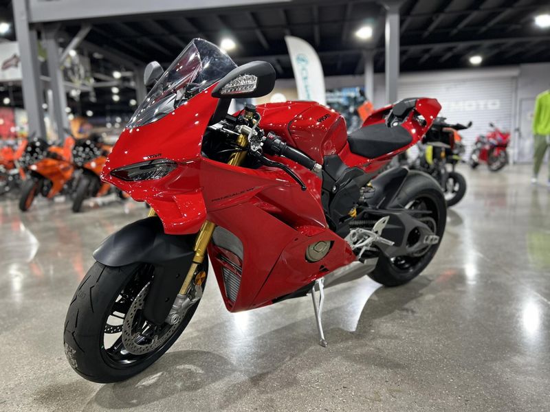 New 2025 Ducati PANIGALE V4 S Image 12