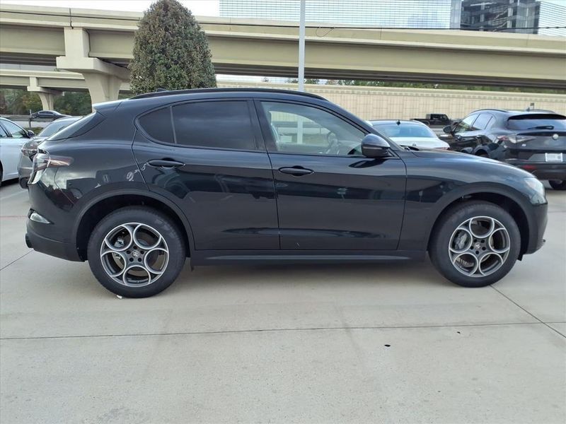 New 2025 Alfa Romeo Stelvio AWDImage 5