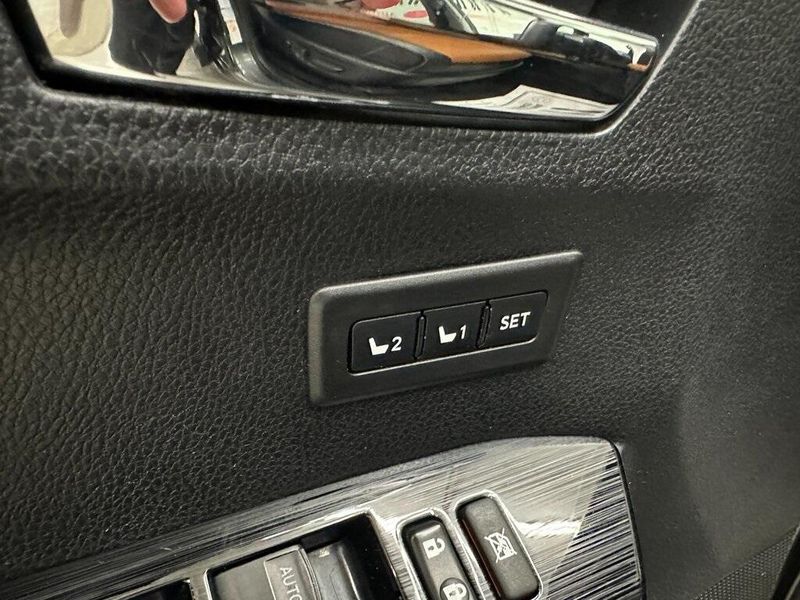 2018 Toyota RAV4 LimitedImage 20