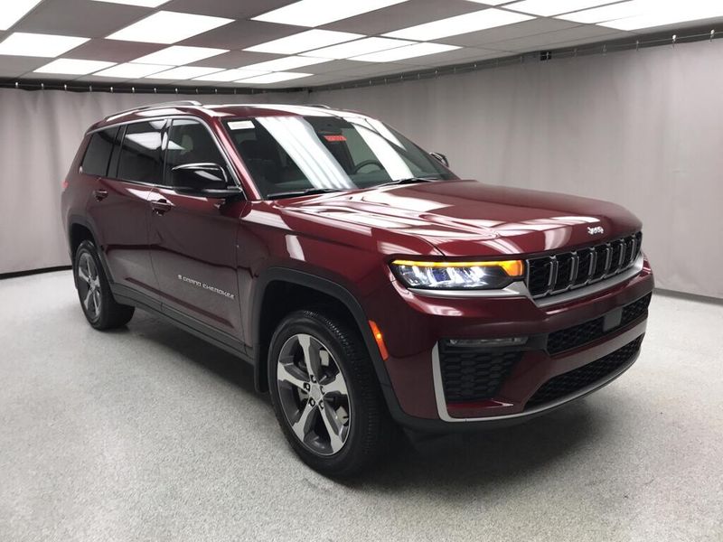 New 2026 Jeep Grand Cherokee L Limited 4x4Image 17
