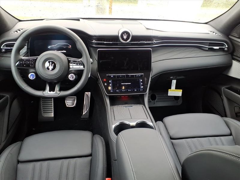 New 2026 Maserati Grecale ModenaImage 9