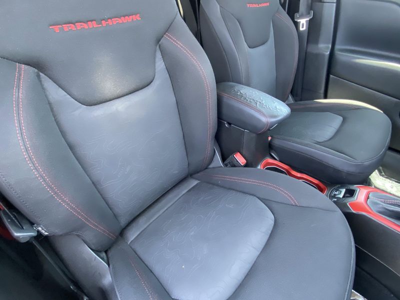 Used 2017 Jeep Renegade TrailhawkImage 11