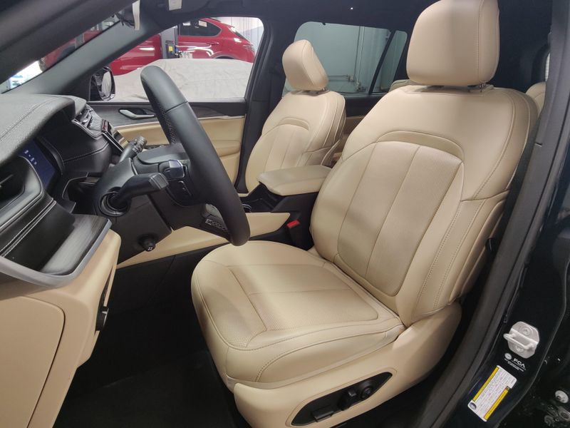 2024 Jeep Grand Cherokee L Limited Black 4x4 w/Suroof/Lux Tech IIImage 21