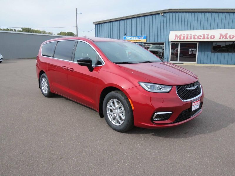 New 2026 Chrysler Pacifica SelectImage 2