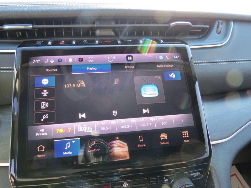 Used 2023 Jeep Grand Cherokee Limited 4x4 4dr SUVImage 21