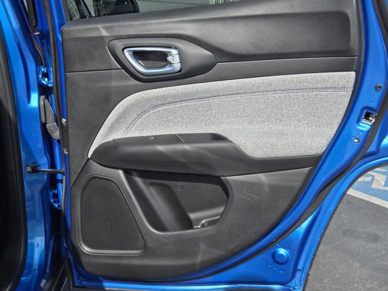 Used 2025 Jeep Compass Latitude 4x4