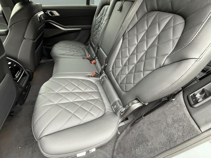 2026 BMW X7 xDrive40iImage 28