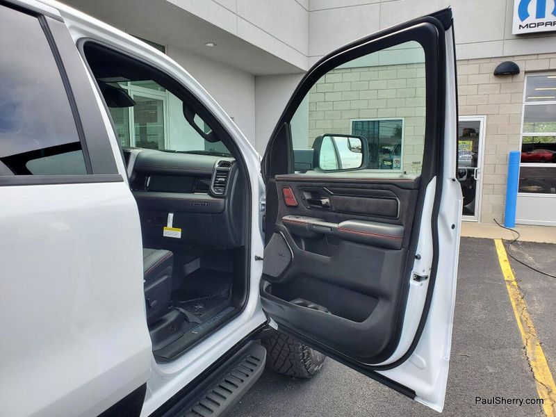 New 2026 RAM 1500 Rho Crew Cab 4x4 5'7' Box