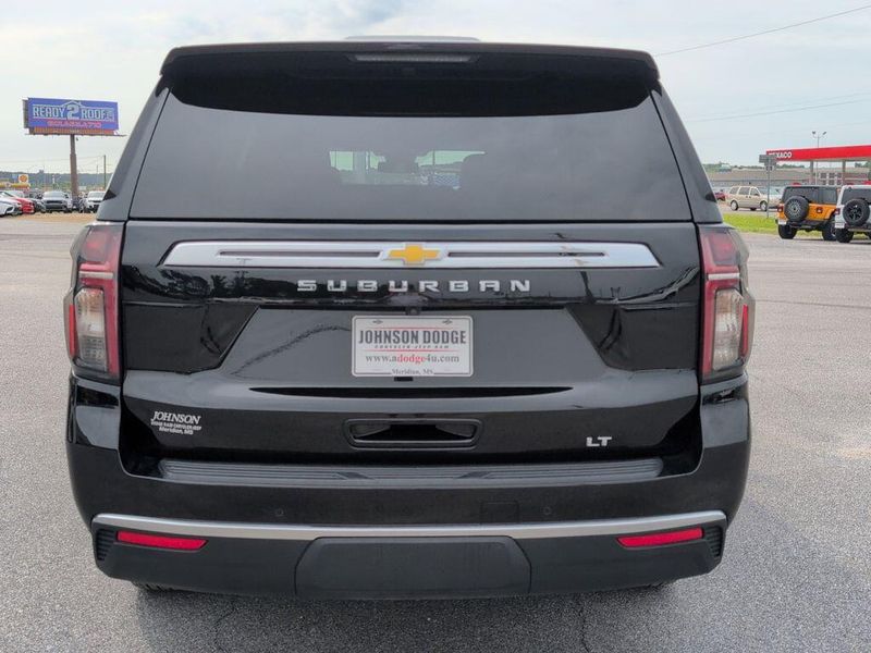 2023 Chevrolet Suburban LTImage 6