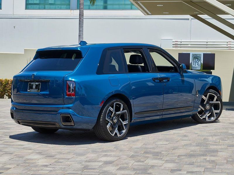 New 2027 Rolls-Royce Cullinan Black BadgeImage 2