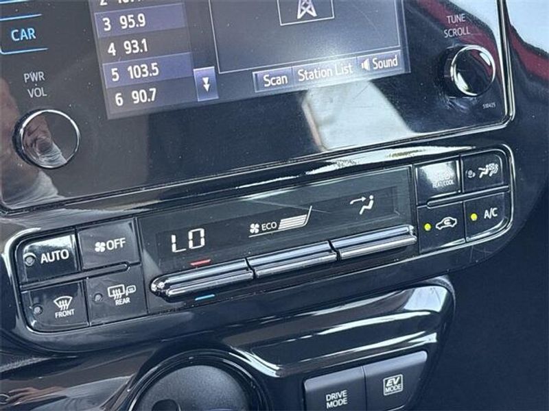 2019 Toyota Prius LImage 26