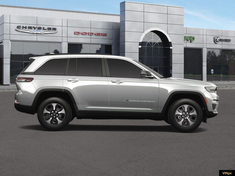 2024 Jeep Grand Cherokee 4xe photo 9