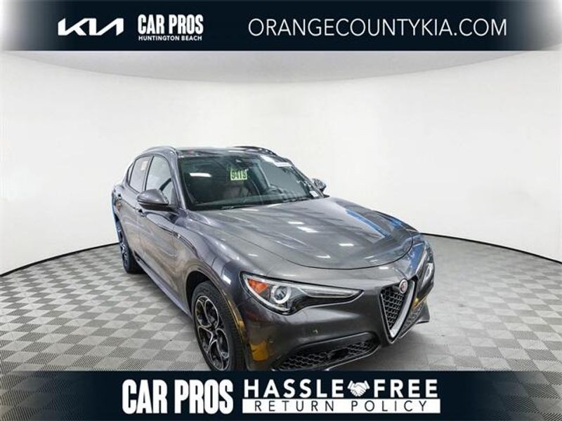 2022 Alfa Romeo Stelvio TiImage 1