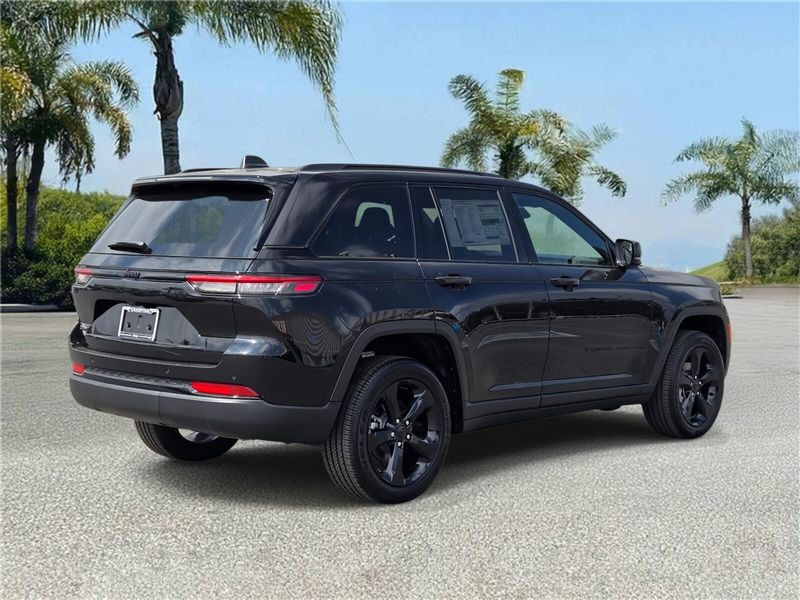 2025 Jeep Grand Cherokee Altitude photo 3