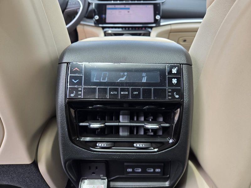 New 2026 Jeep Grand Cherokee L Limited 4x2