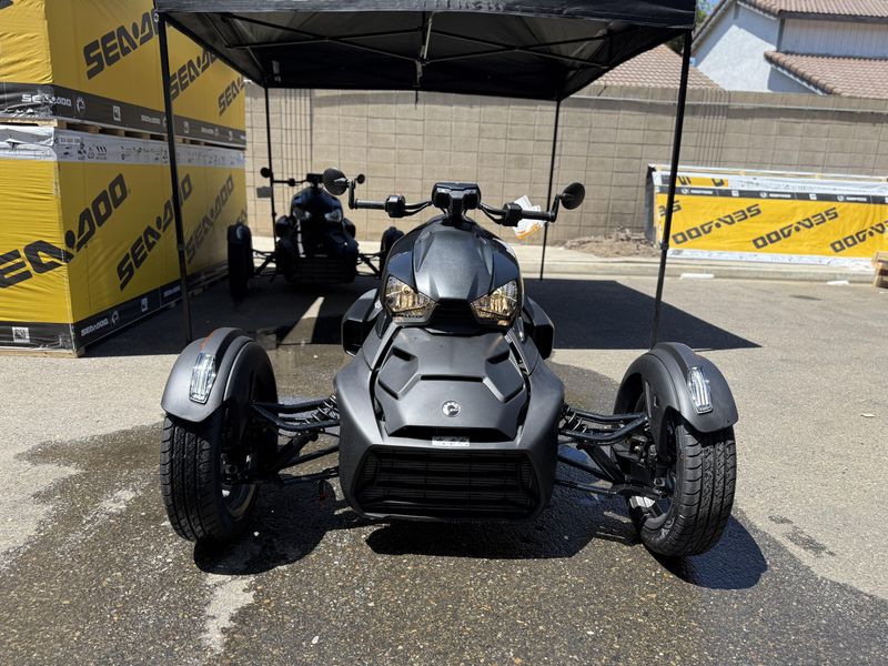2025 Can-Am RYKER 600 ACE Image 2