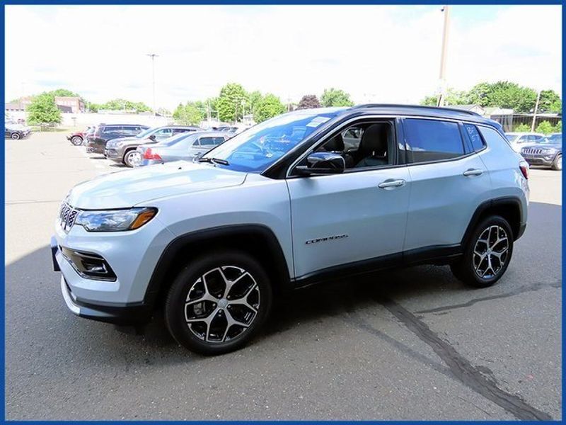 2024 Jeep Compass LimitedImage 2