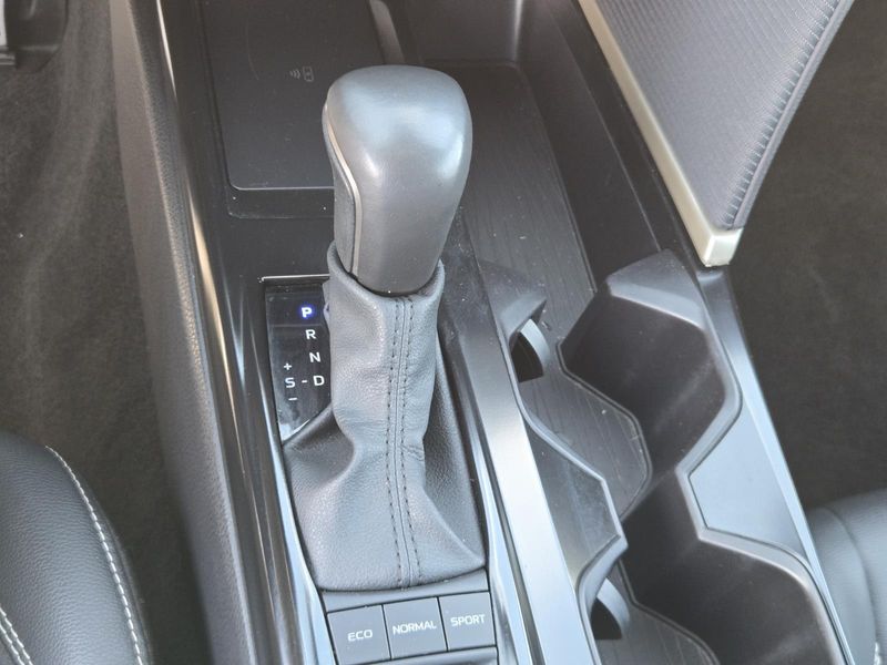 Used 2025 Toyota Camry SE (Natl)
