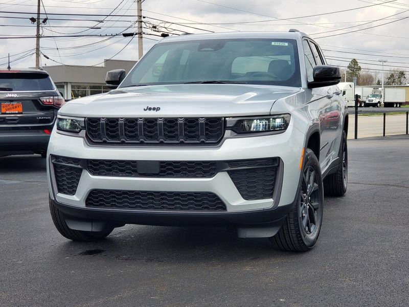 New 2026 Jeep Grand Cherokee Laredo Altitude 4x4