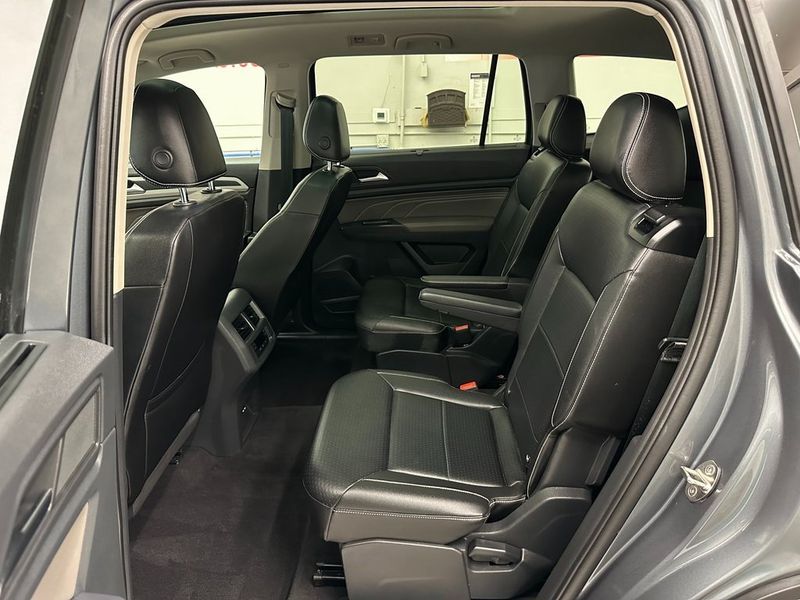 2021 Volkswagen Atlas 3.6L V6 SE w/Technology R-LineImage 25