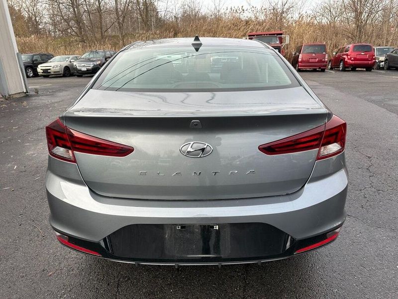 2019 Hyundai Elantra SELImage 12