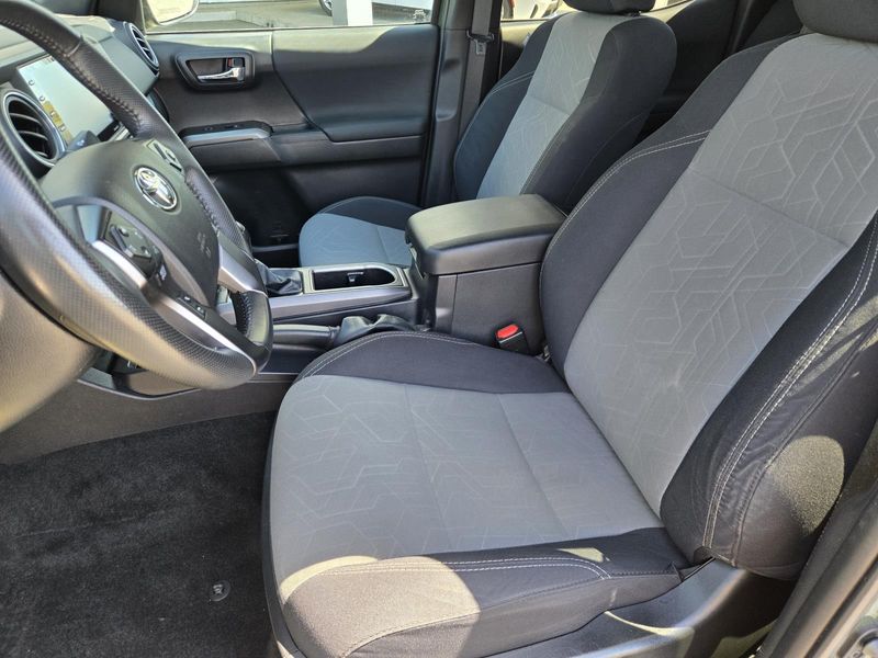 Used 2022 Toyota Tacoma 2WD TRD Off Road Double Cab 5' Bed V6 AT (Natl)