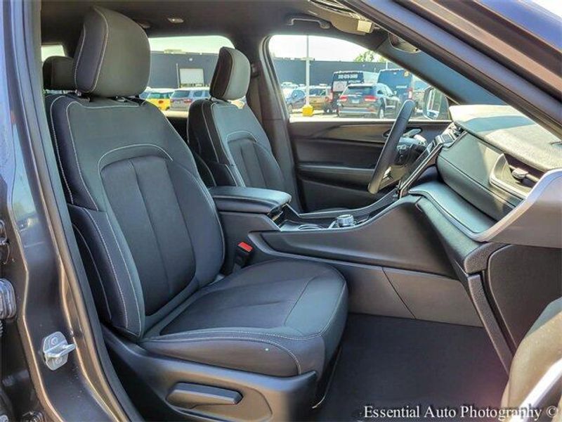 2024 Jeep Grand Cherokee Laredo photo 29