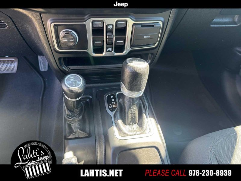 2021 Jeep Gladiator Sport S photo 12