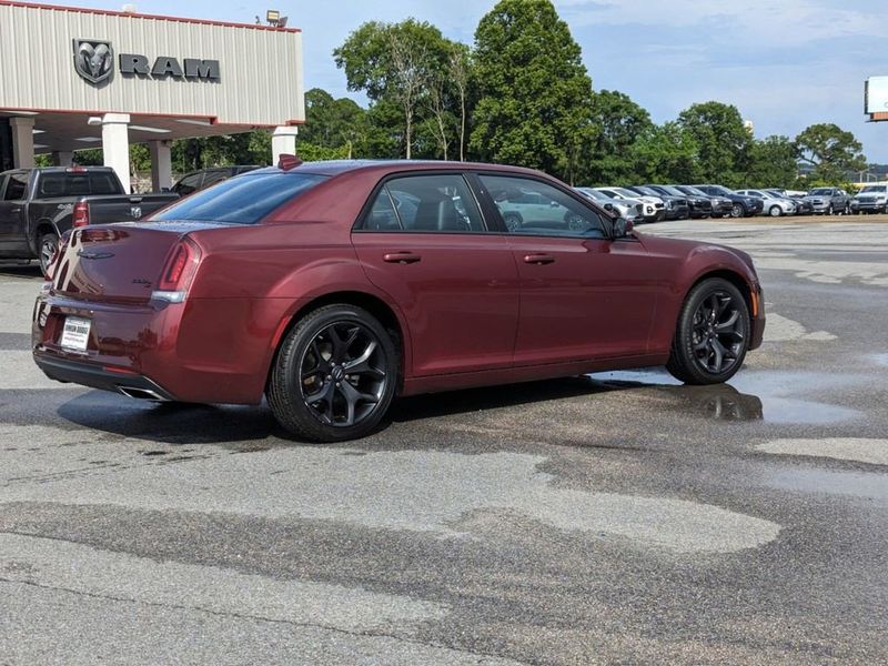 2022 Chrysler 300 300SImage 3