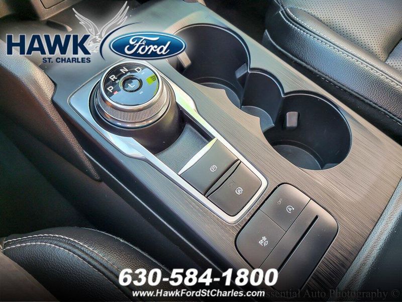 2022 Ford Escape SEL photo 15