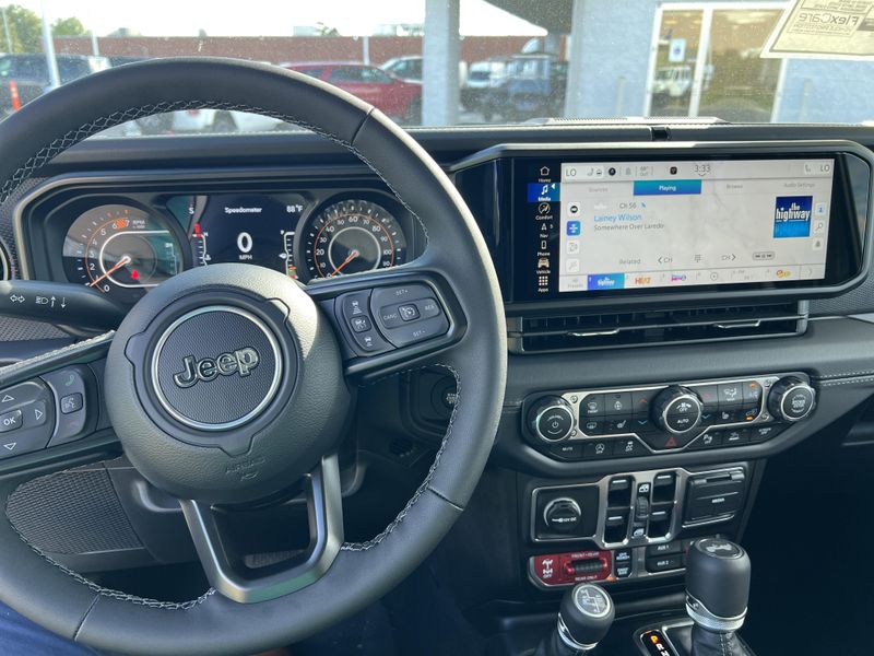 New 2025 Jeep Wrangler 4-door Rubicon XImage 19