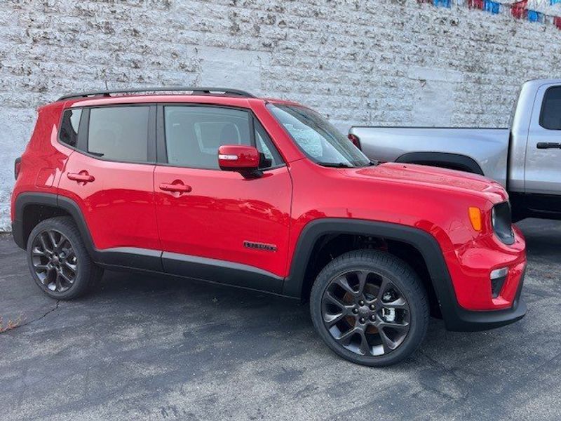 2023 Jeep Renegade (red) Edition 4x4Image 5