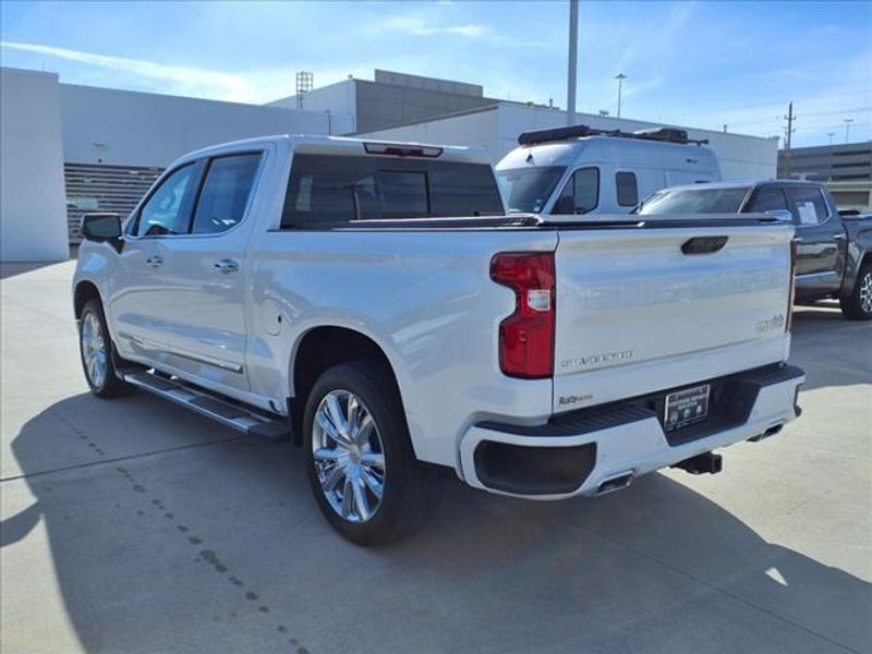 2022 Chevrolet Silverado 1500 High CountryImage 11